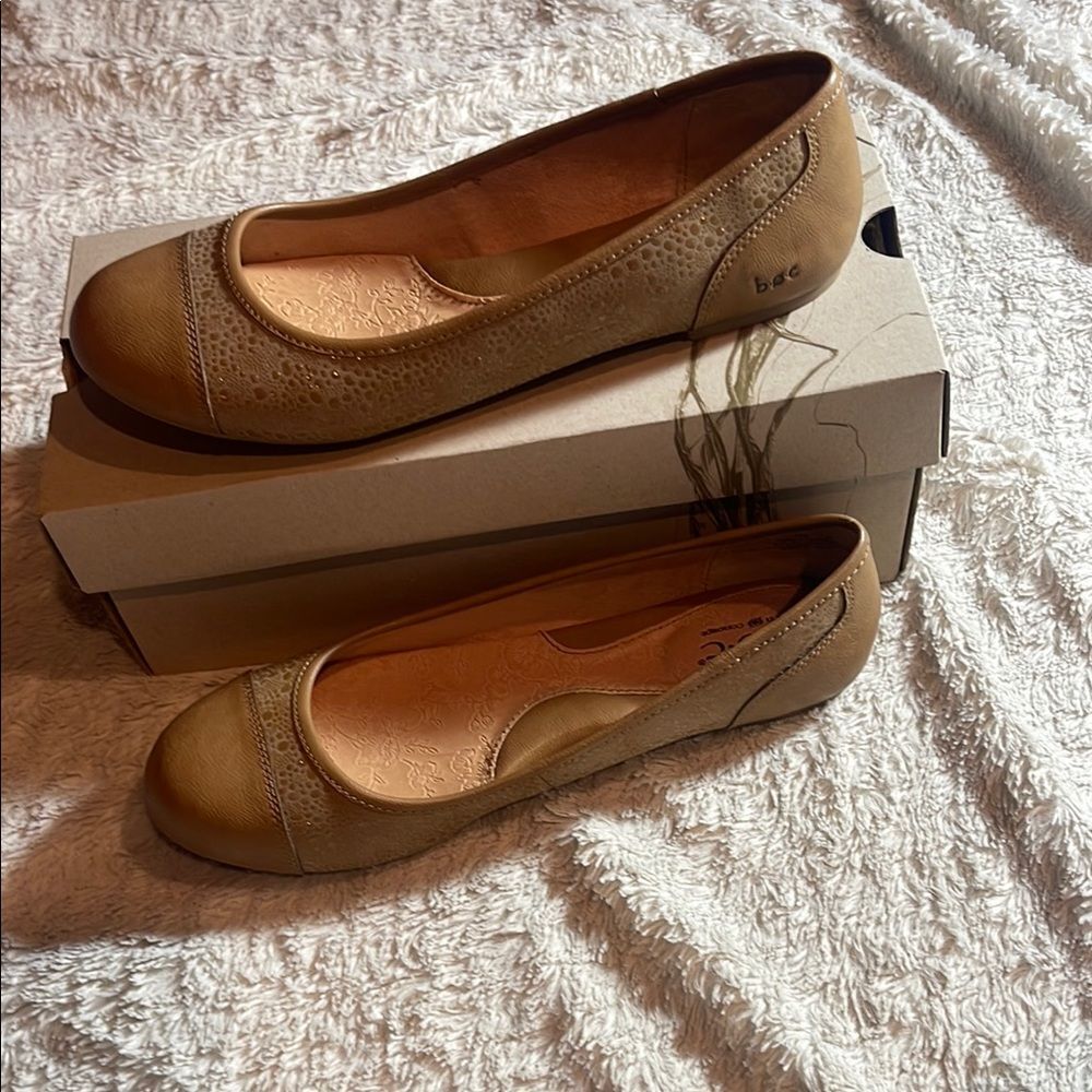 Boc tan flats size 10 M